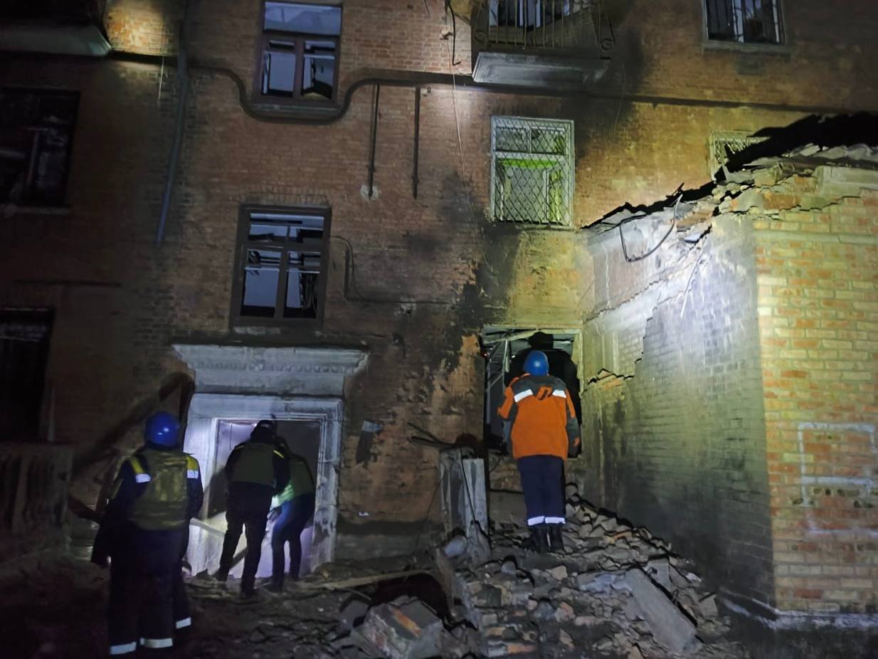 Оккупанты атаковали Никопольский район: повреждены десятки объектов