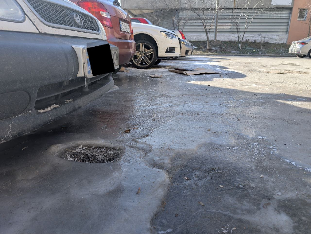 Машини застрягли колесами в кризі в Дніпрі