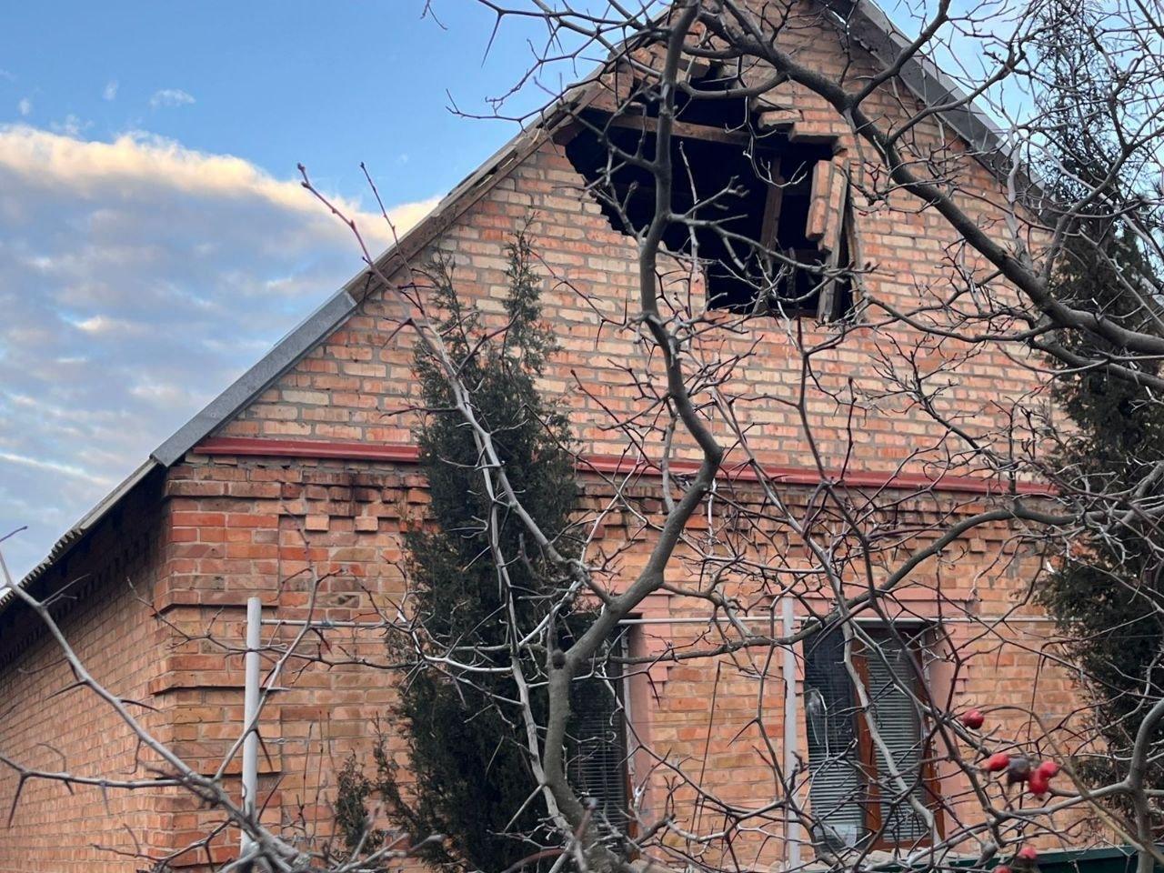 Зруйнований через атаку будинок