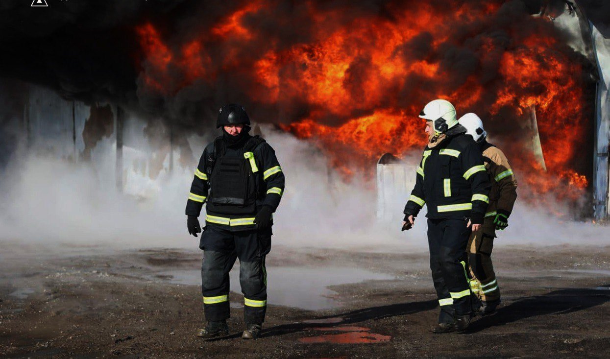 Рятувальники на пожежі