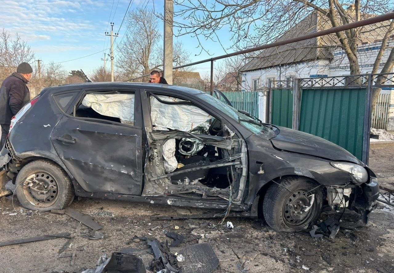 Авто, яке постраждало через обстріли