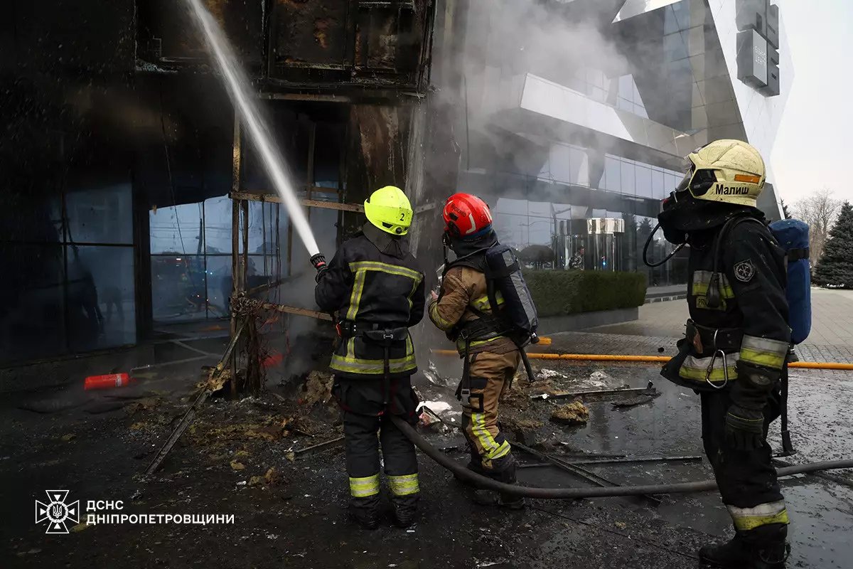 У Дніпрі на Набережній Перемоги горів бізнес-центр: деталі від ДСНС