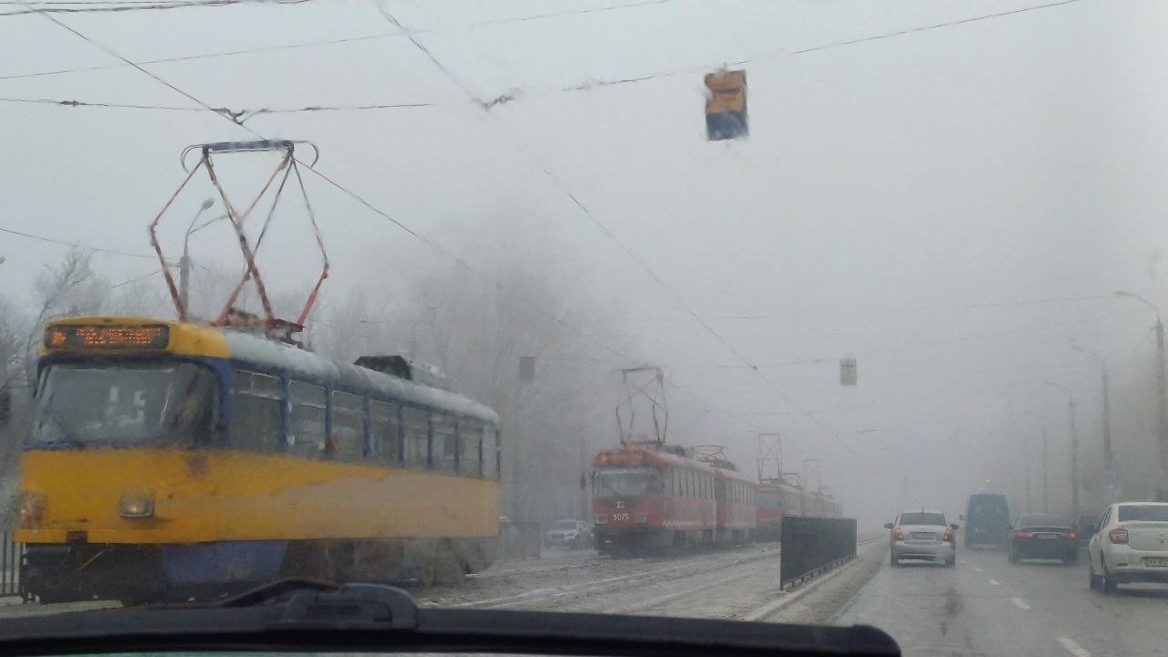 Трамвайный коллапс в Днепре: одновременно остановились четыре трамвая