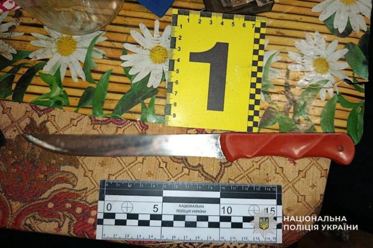 У Дніпрі під час сварки чоловік завдав жінці удару ножем у груди