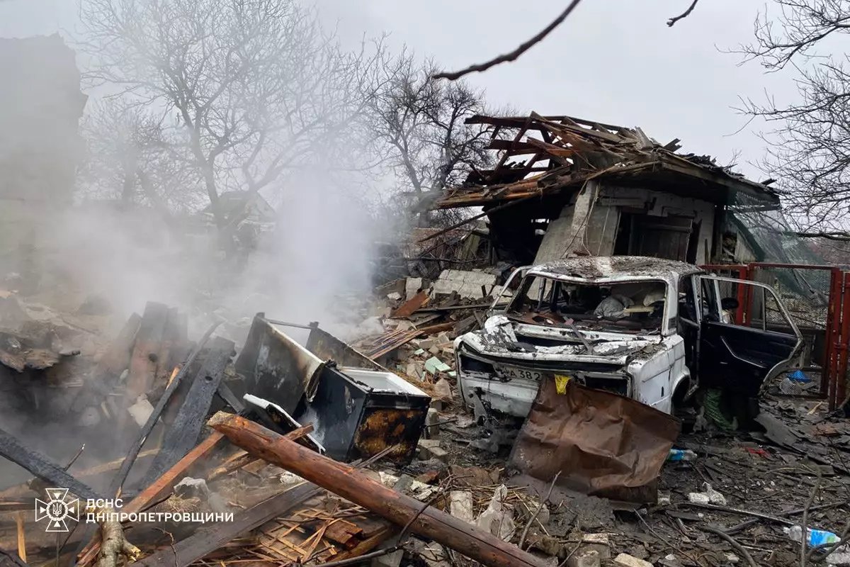 Дніпропетровщина після обстрілів: рятувальники показали фото з місць ударів