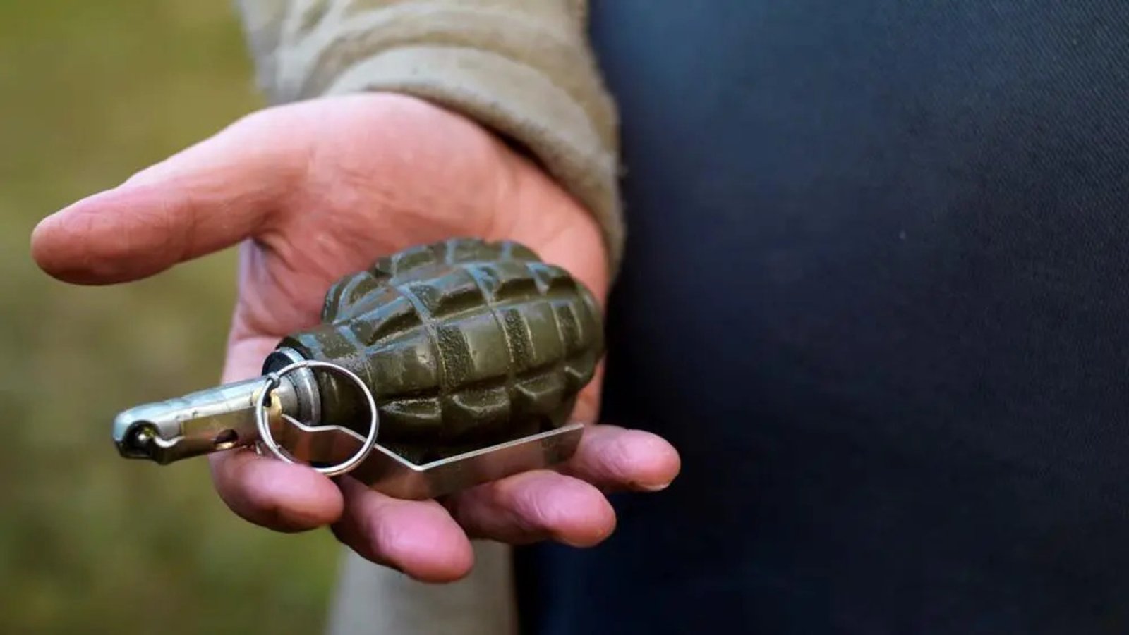 У Кривому Розі на залізничній станції затримали чоловіка з гранатою