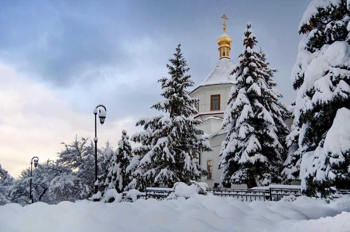 Какой сегодня праздник и кого поздравлять с именинами: 9 февраля - все об этом дне