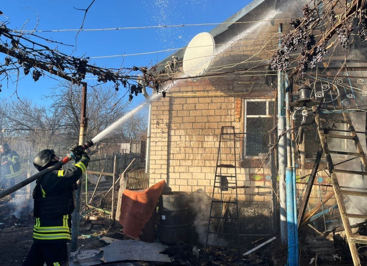 Пошкоджений внаслідок обстрілу будинок