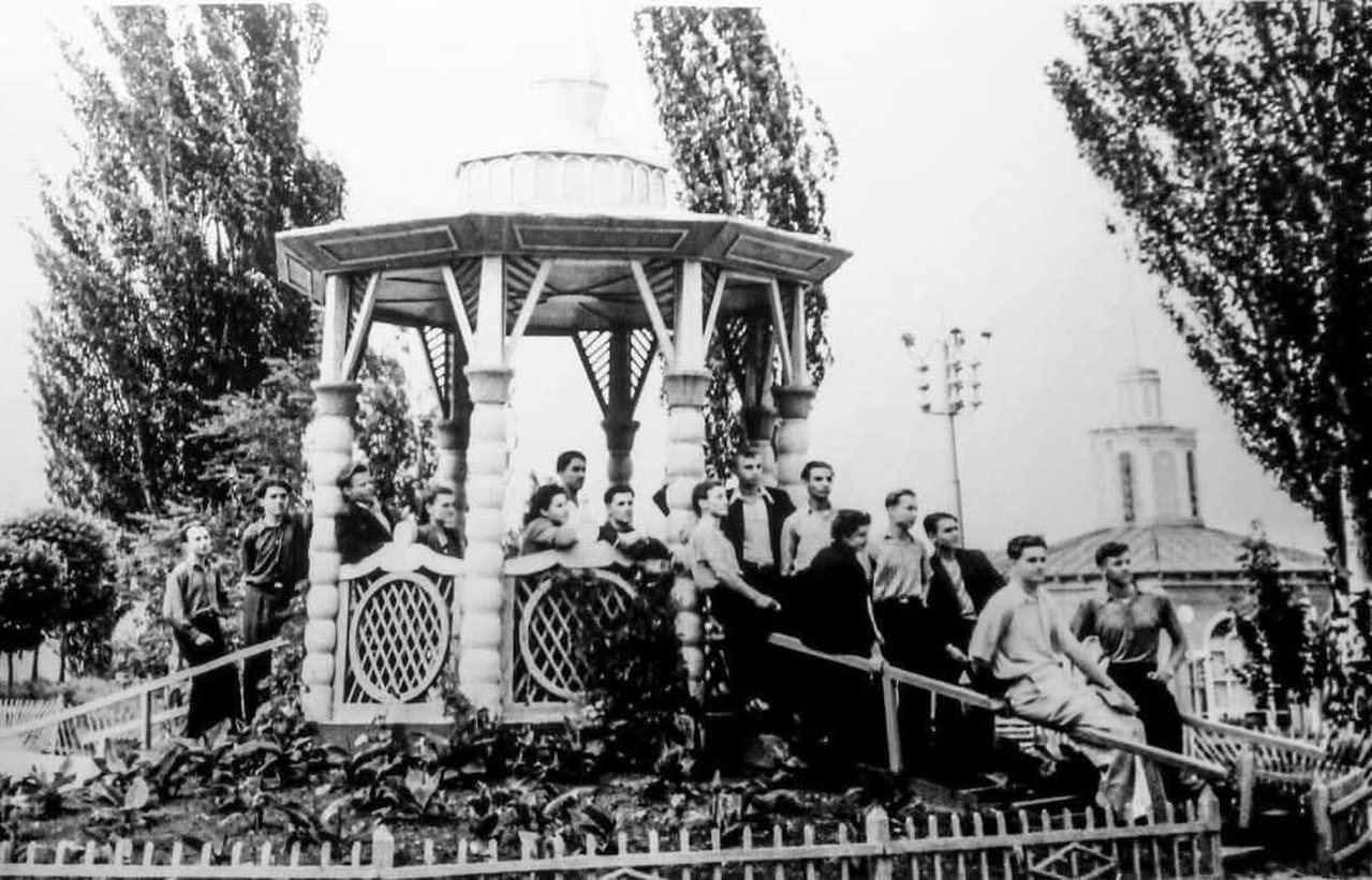 Бесідка в парку Шевченка