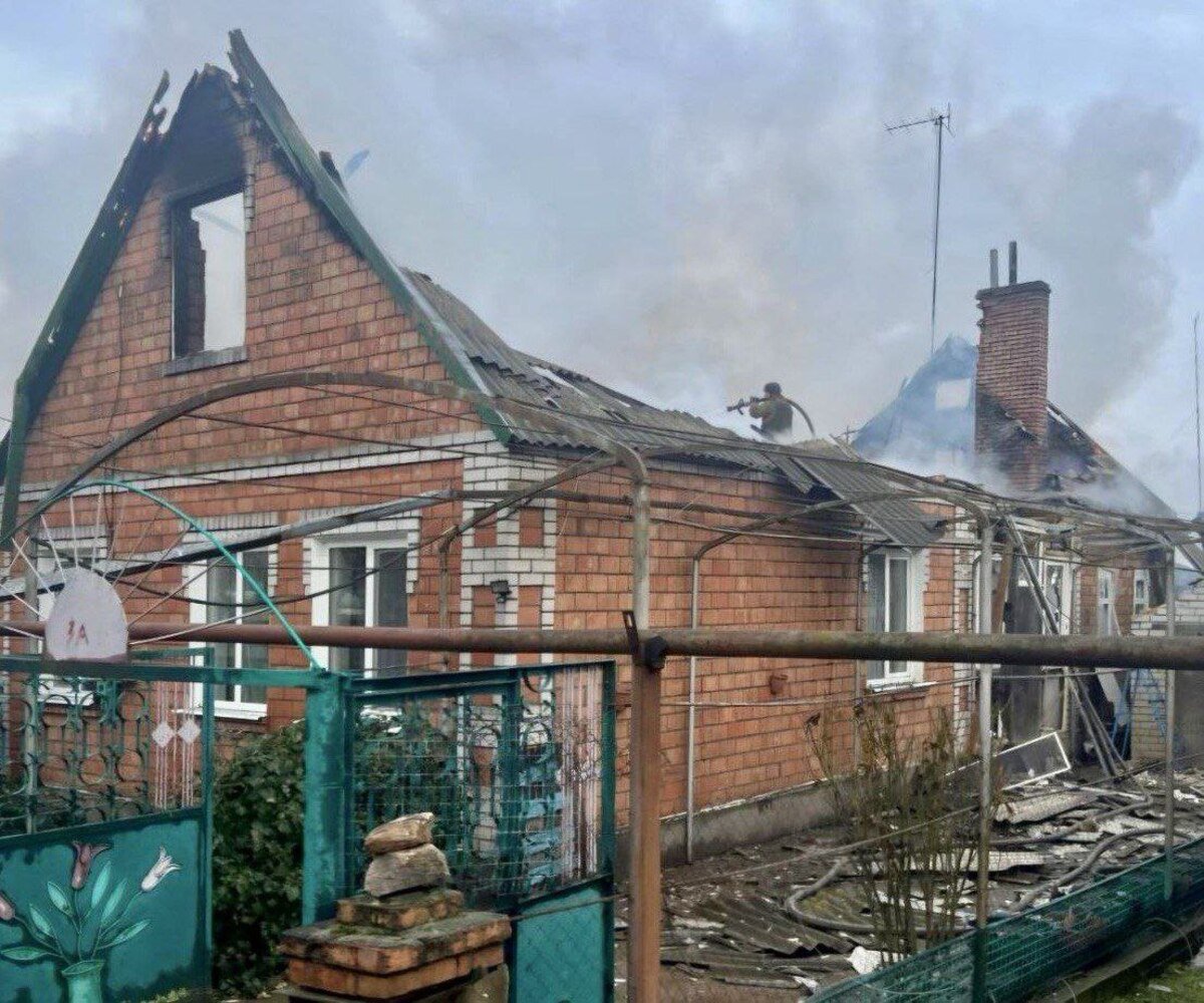 Днепропетровщина под обстрелами: повреждены дома, школы и транспорт