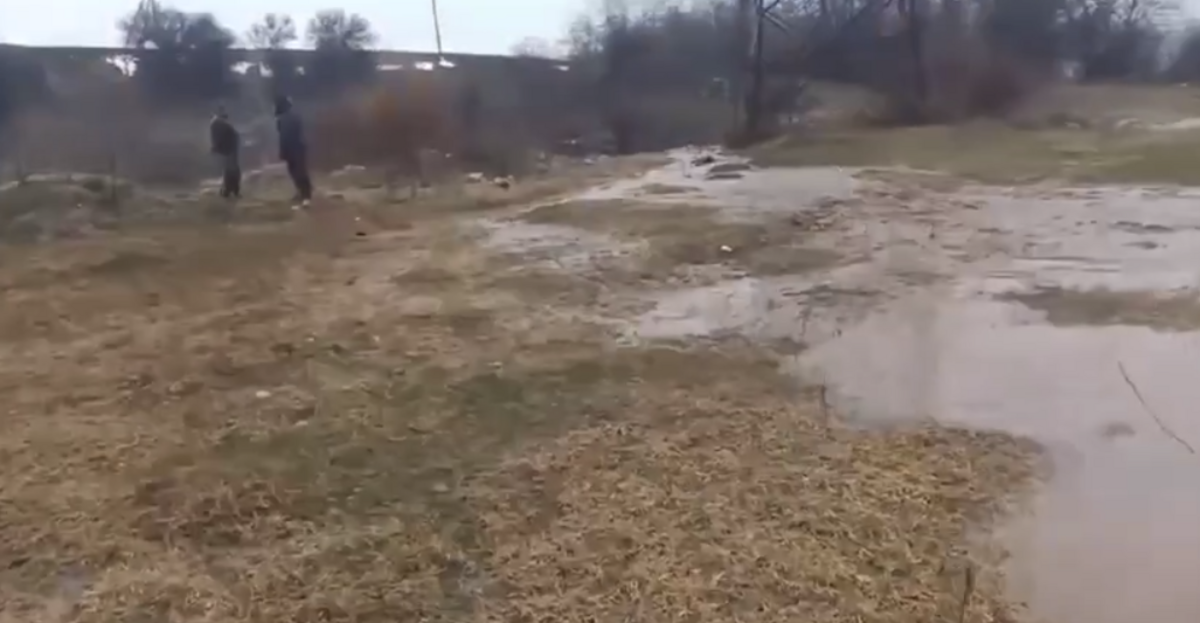 Під Дніпром будинки затопило брудом із талого снігу та каналізації