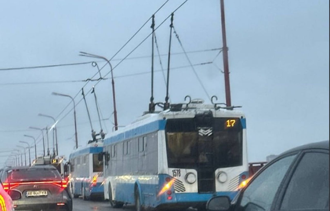 Тролейбуси на Новому мосту