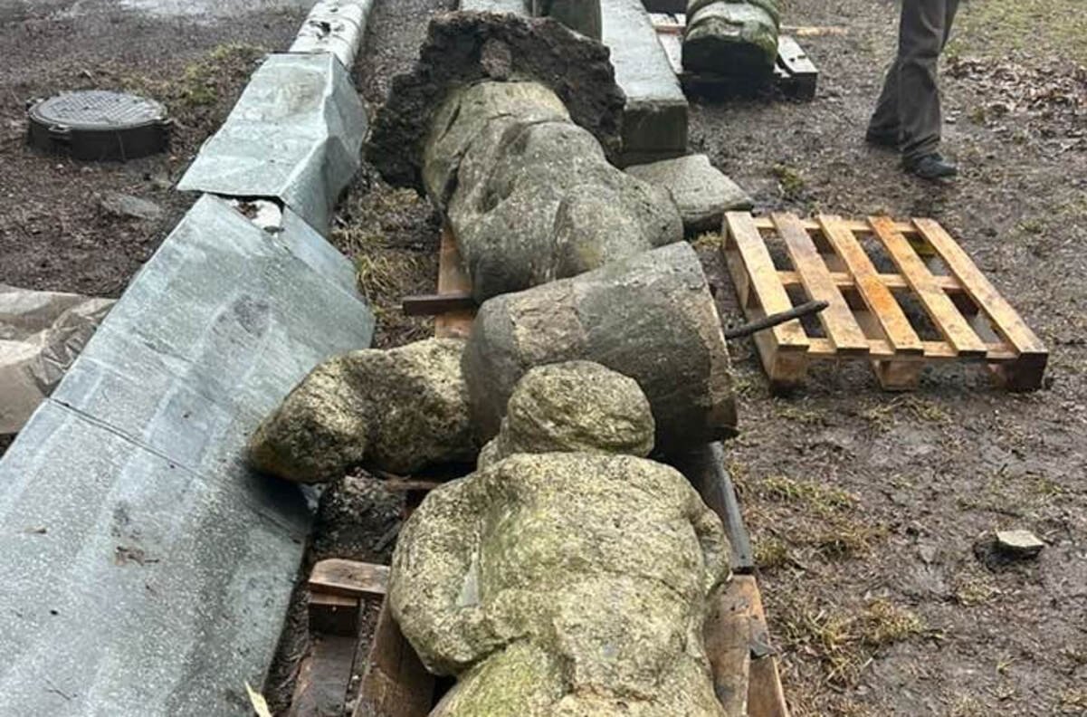 Із Синельниківщини до Дніпра евакуювали ще 5 старовинних кам’яних баб