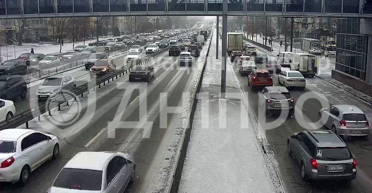 У Дніпрі виник кілометровий затор на проспекті Слобожанському 