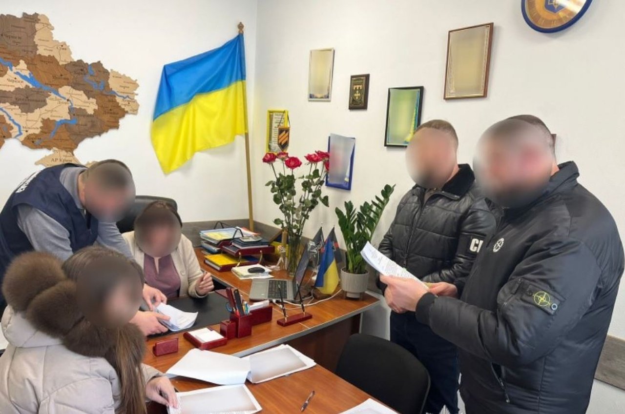 Обшуки в посадовців