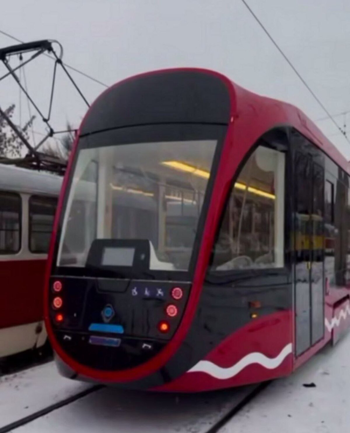 У четвер у Дніпрі почне ходити новий трамвай: як він виглядає