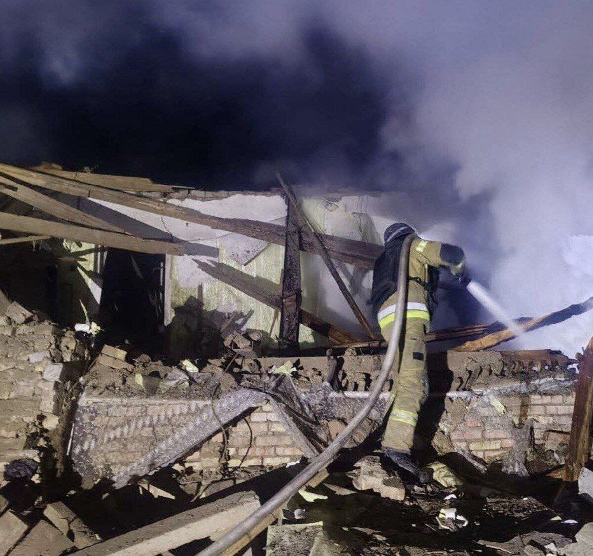 На Дніпропетровщині внаслідок нічних атак поранено двох мешканців