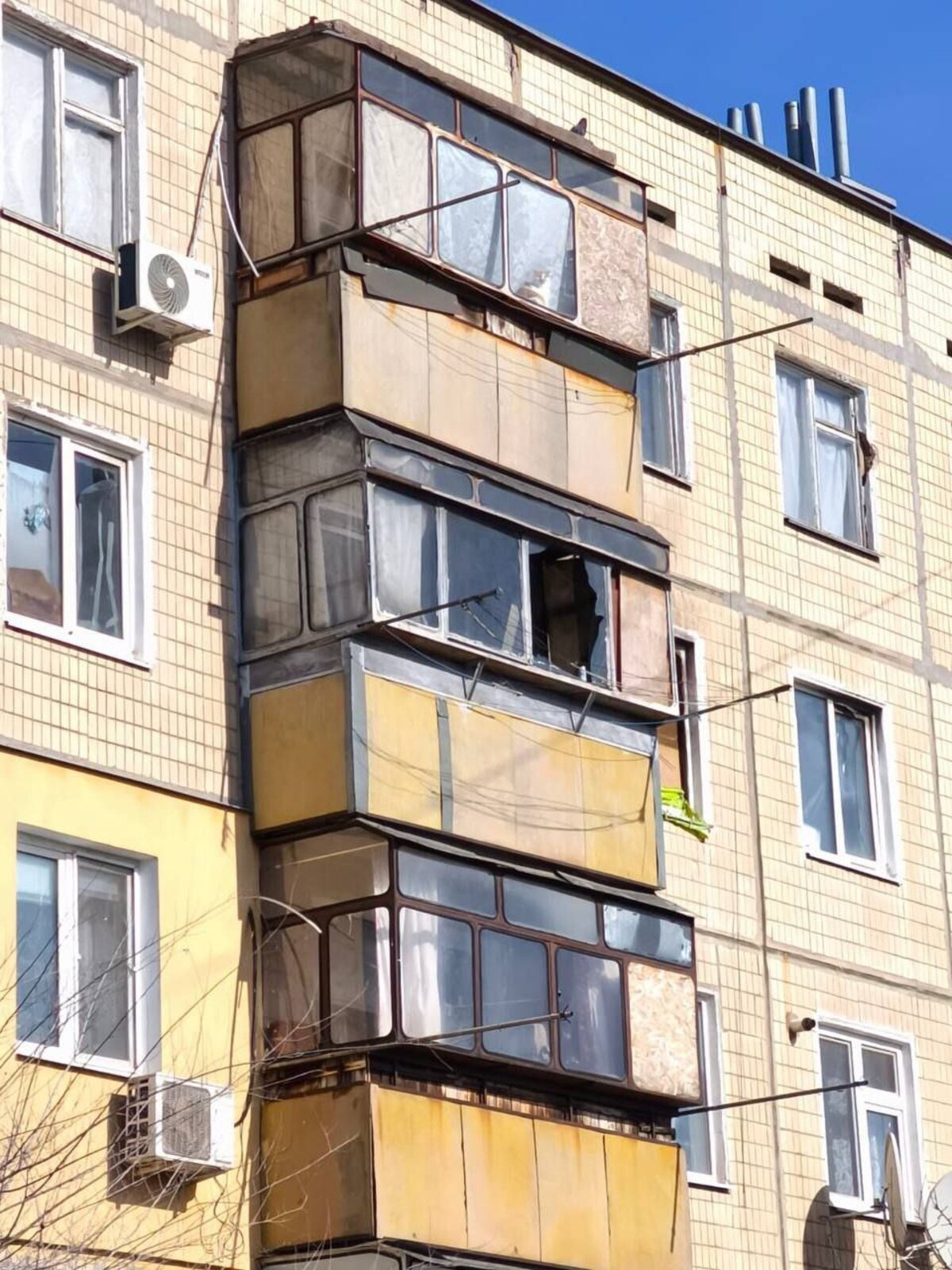 Росіяни завдали щонайменше чотири удари по Нікополю, є поранені