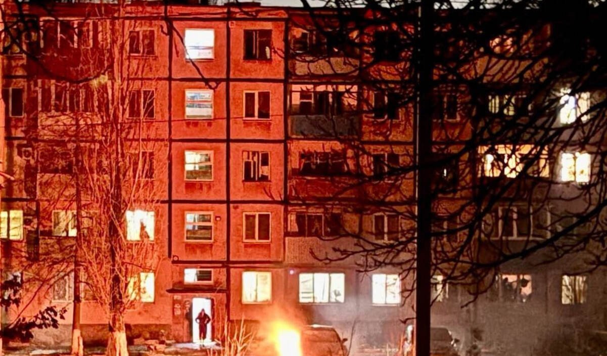В Кривом Роге вражеский БпЛА попал в многоэтажку: есть пострадавшие
