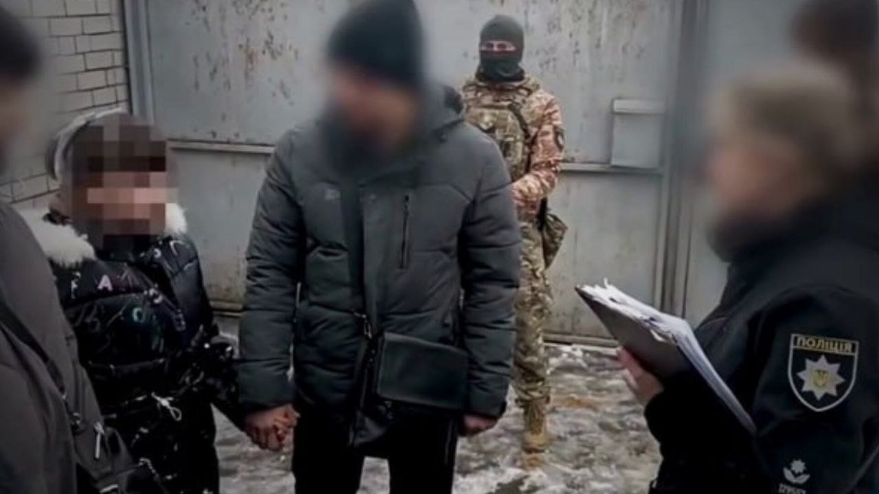 Діти голі, поранені та без їжі: у Дніпрі зупинили роки катувань у дитячому будинку сімейного типу