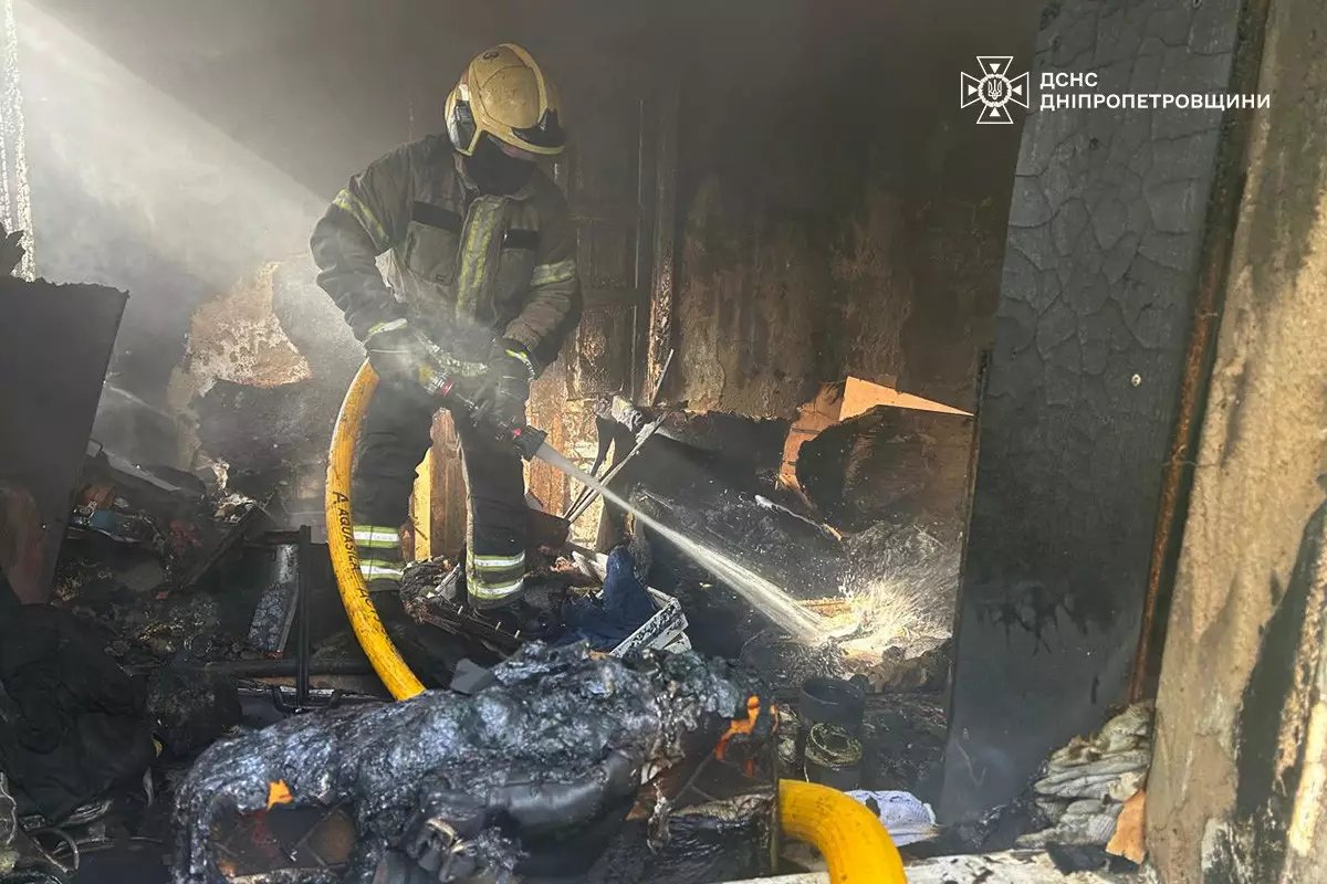 У Дніпрі спалахнула пожежа в приватному будинку