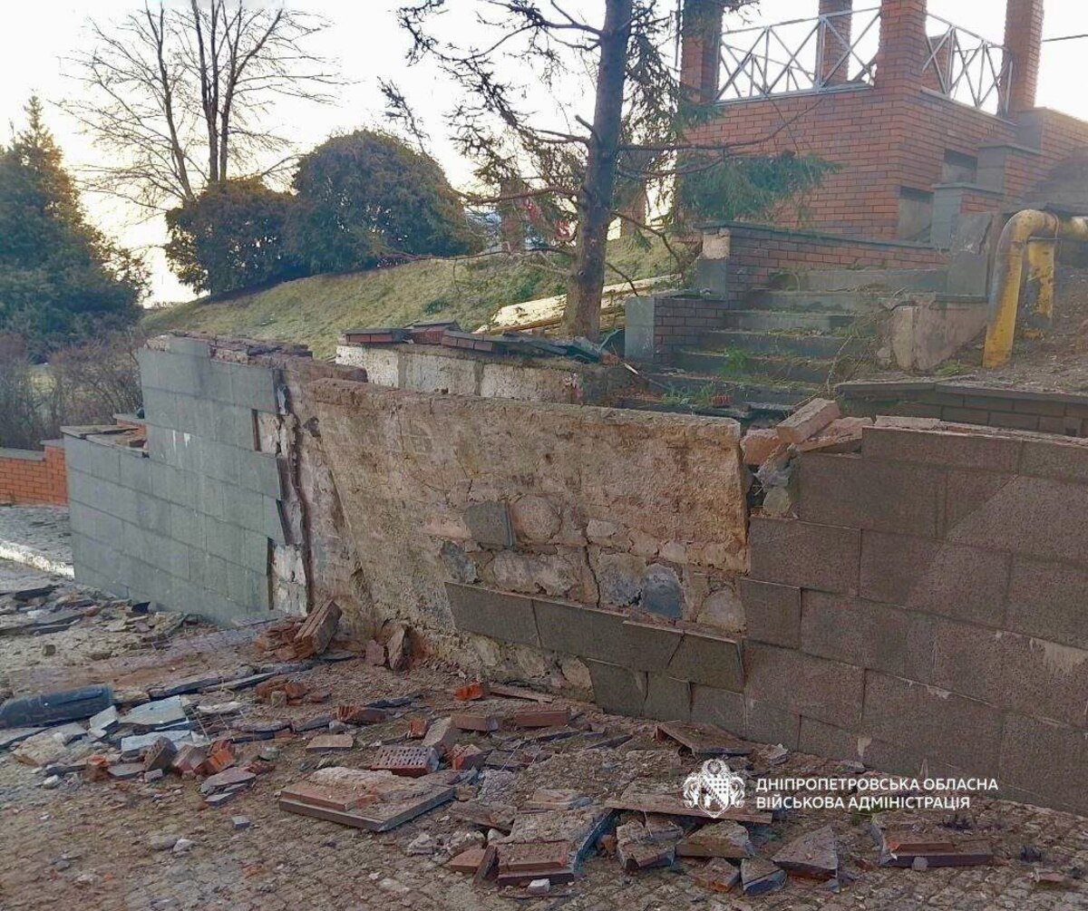 Російський «Шахед» впав в 10 метрах від приватного будинку Бориса Філатова у Дніпрі