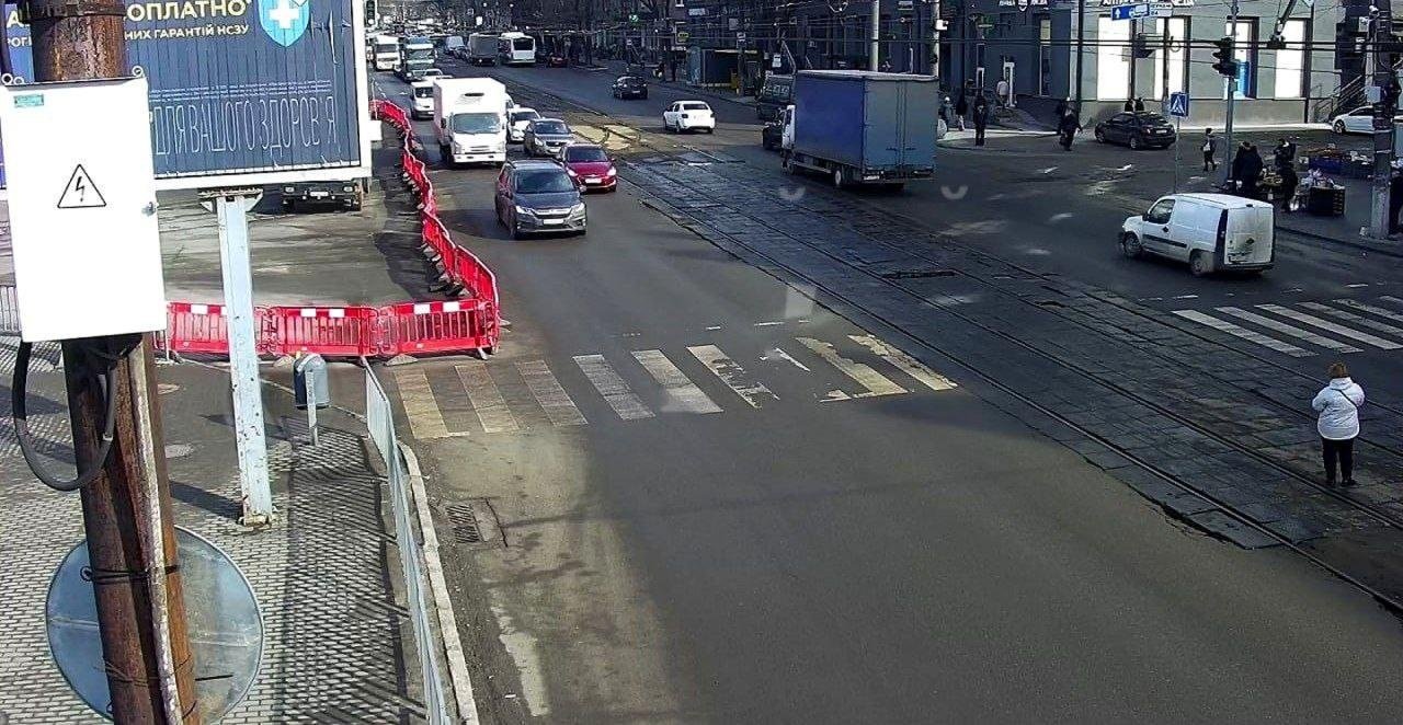 Перекрита дорога біля ТЦ Терра