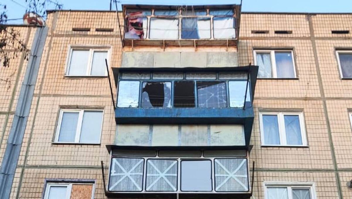 Враг атаковал Днепропетровщину: из-под завалов дома достали тело мужчины