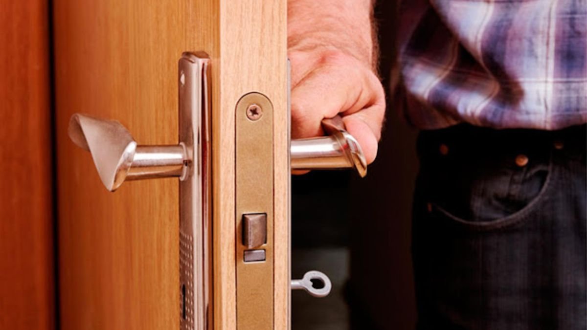 Зачинені двері