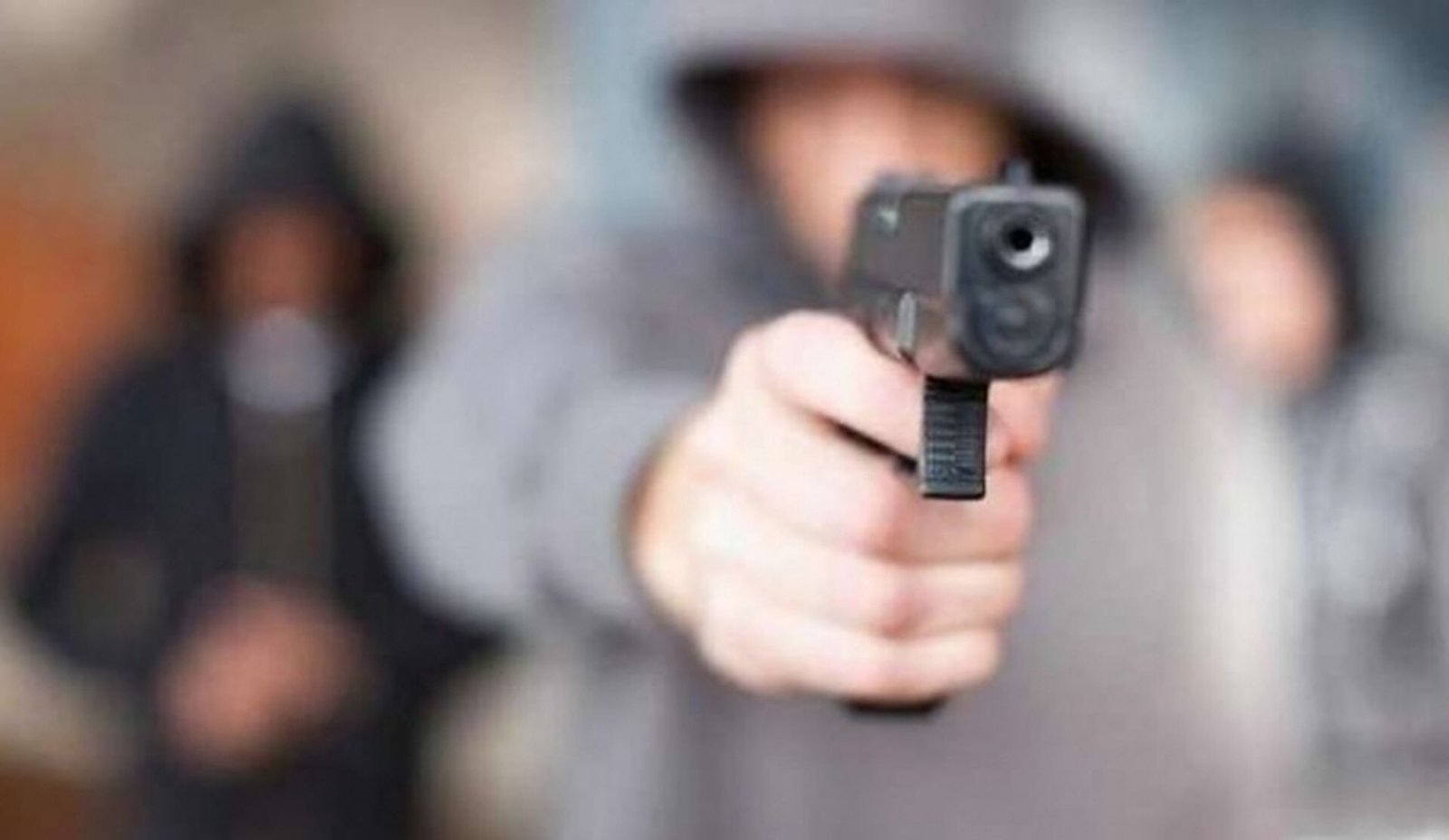 На Днепропетровщине мужчина открыл стрельбу в подъезде из-за ссоры с соседом