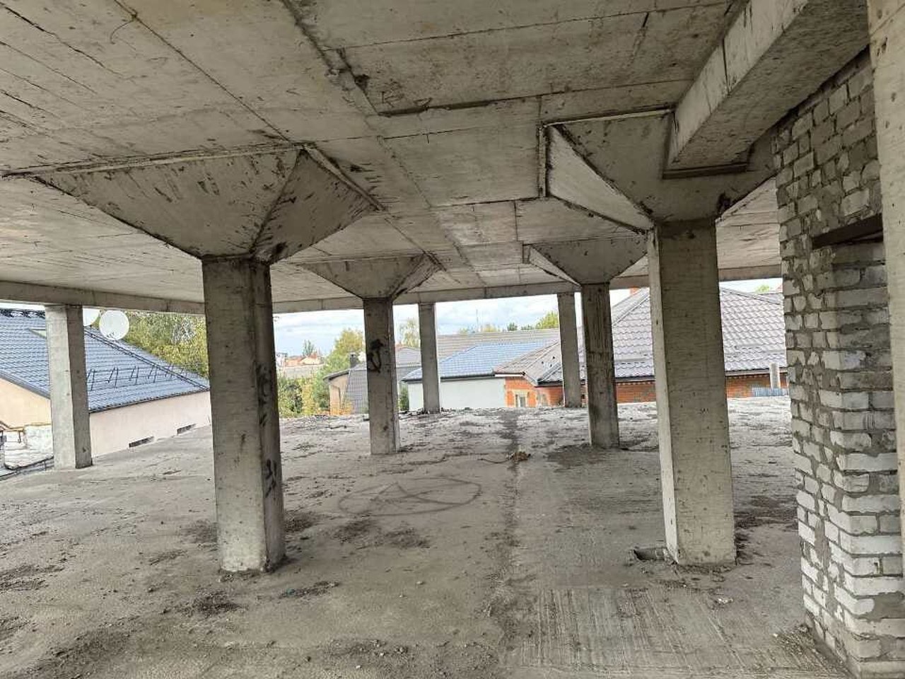 У Дніпрі виставили на аукціон закинуту недобудову біля ТРЦ "Дафі": яка ціна