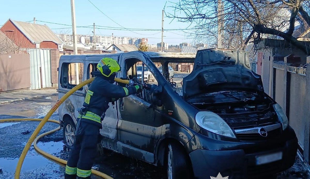 Підпалене авто