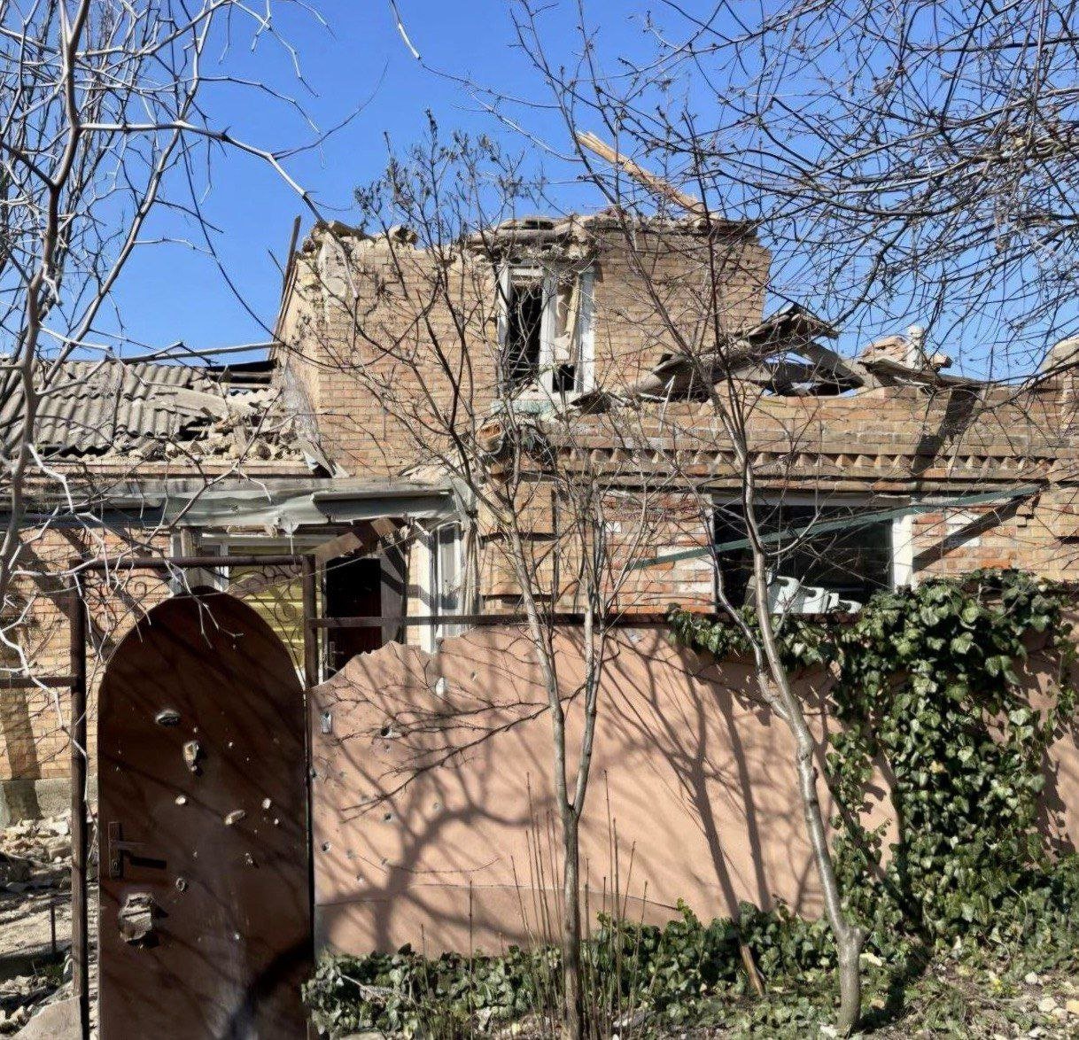 Через обстріли на Дніпропетровщині поранені люди та пошкоджені будинки