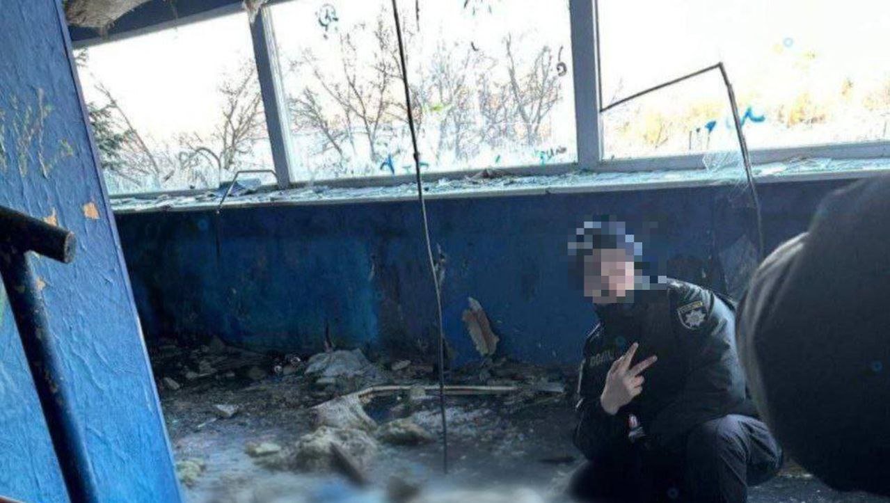 Курсант з Дніпра зробив фото на фоні загиблої дівчини: в університеті МВС відреагували