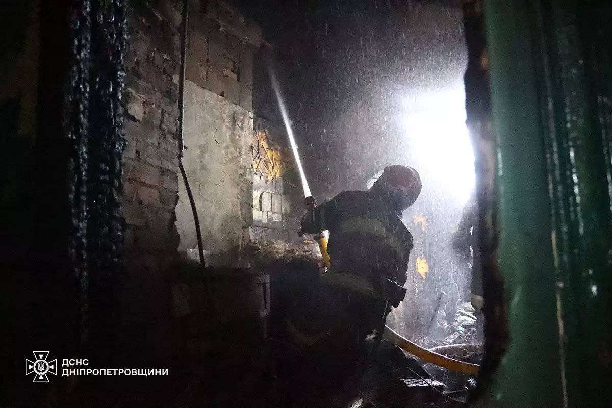 На Днепропетровщине из горящей квартиры спасли мужчину