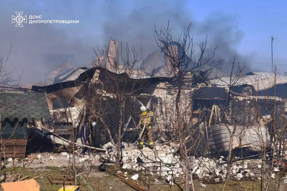 На Дніпропетровщині ліквідували масштабну пожежу: працювали десятки рятувальників