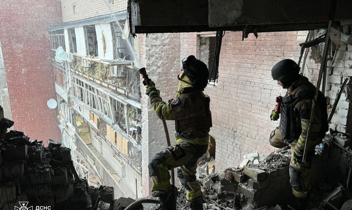 Рятувальники на місці удару