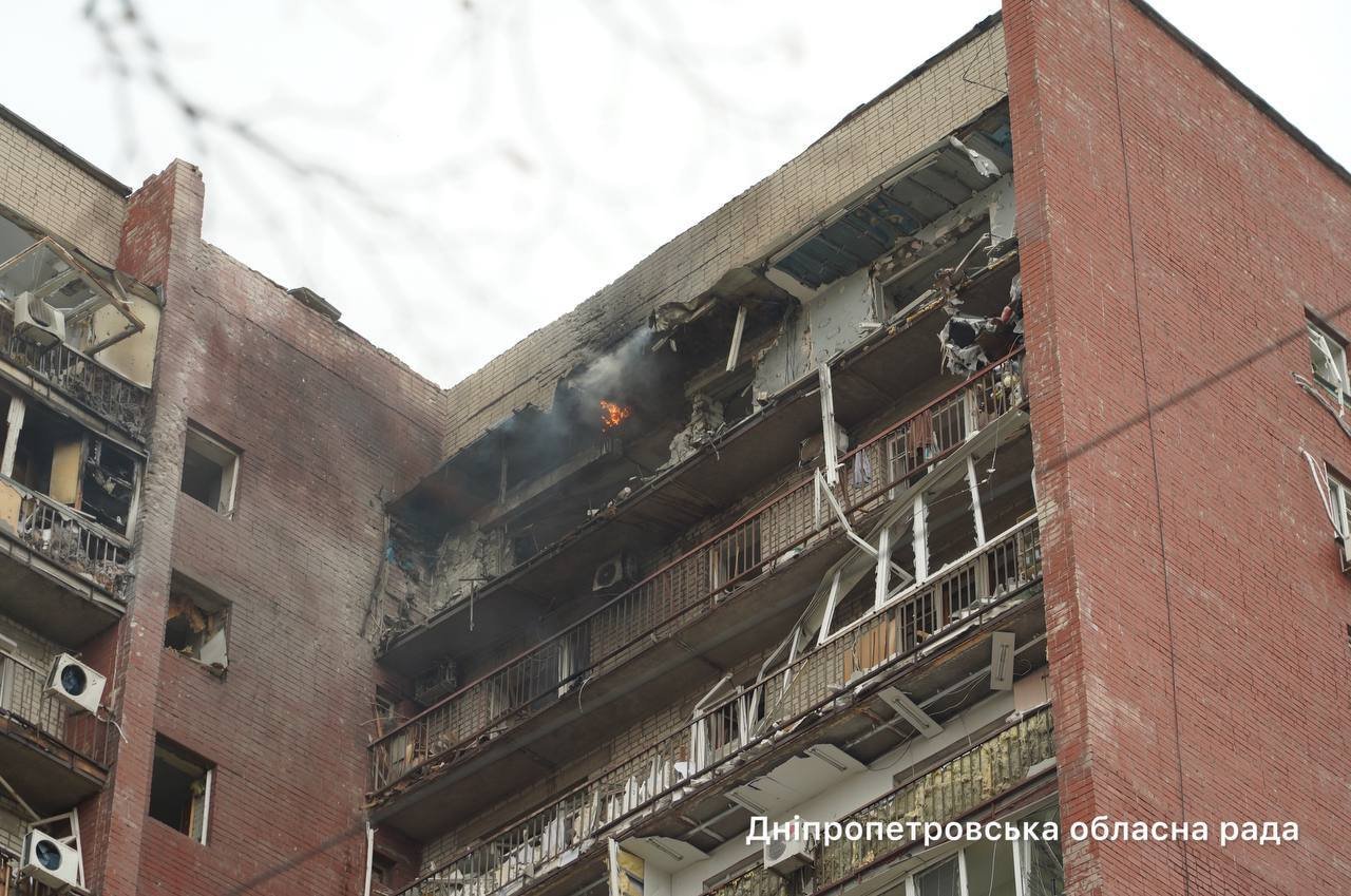 Пошкоджений будинок у Дніпрі 