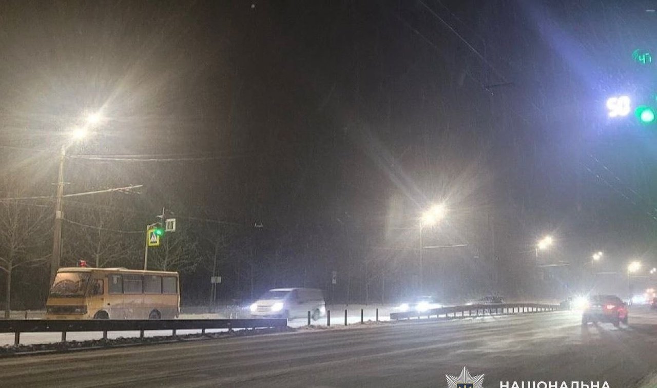 Маршрутка збила двох пішоходів у Дніпрі