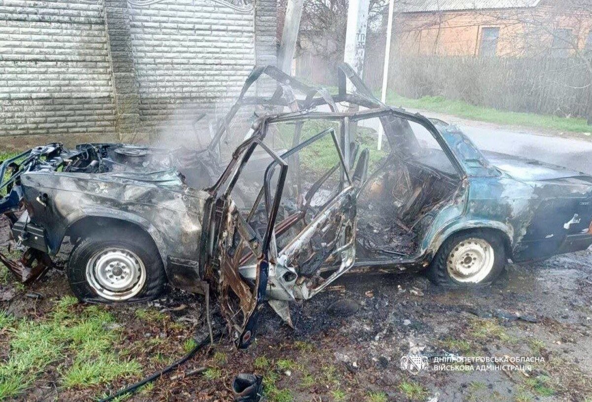 Утром враг ударил по авто в Никополе: пострадали три человека