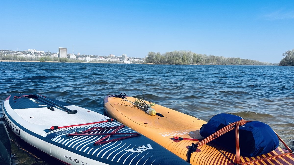 У Вербну неділю у Дніпрі висадили верби посеред ріки