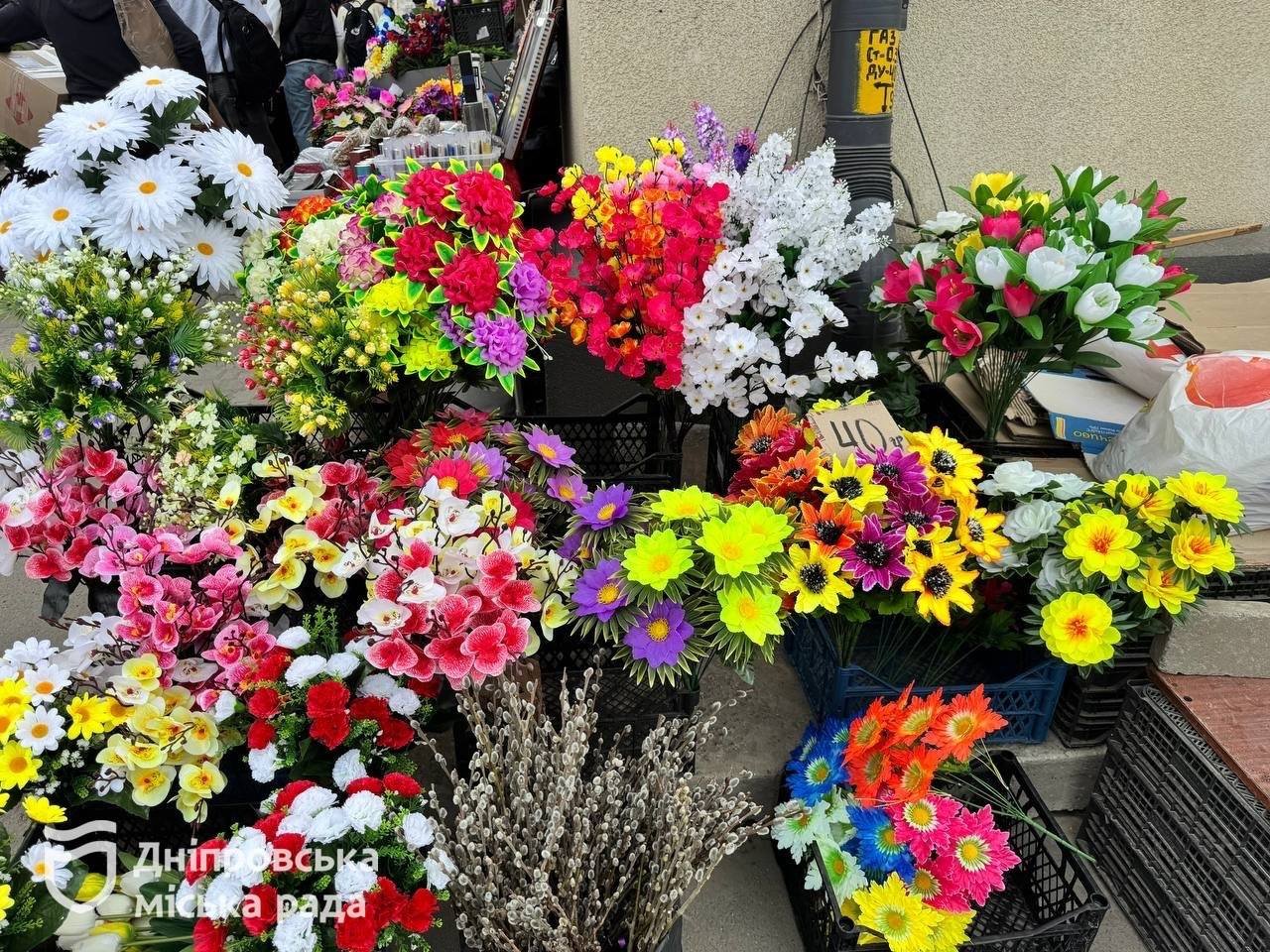 Штучні квіти під забороною для виносної торгівлі у Дніпрі: деталі