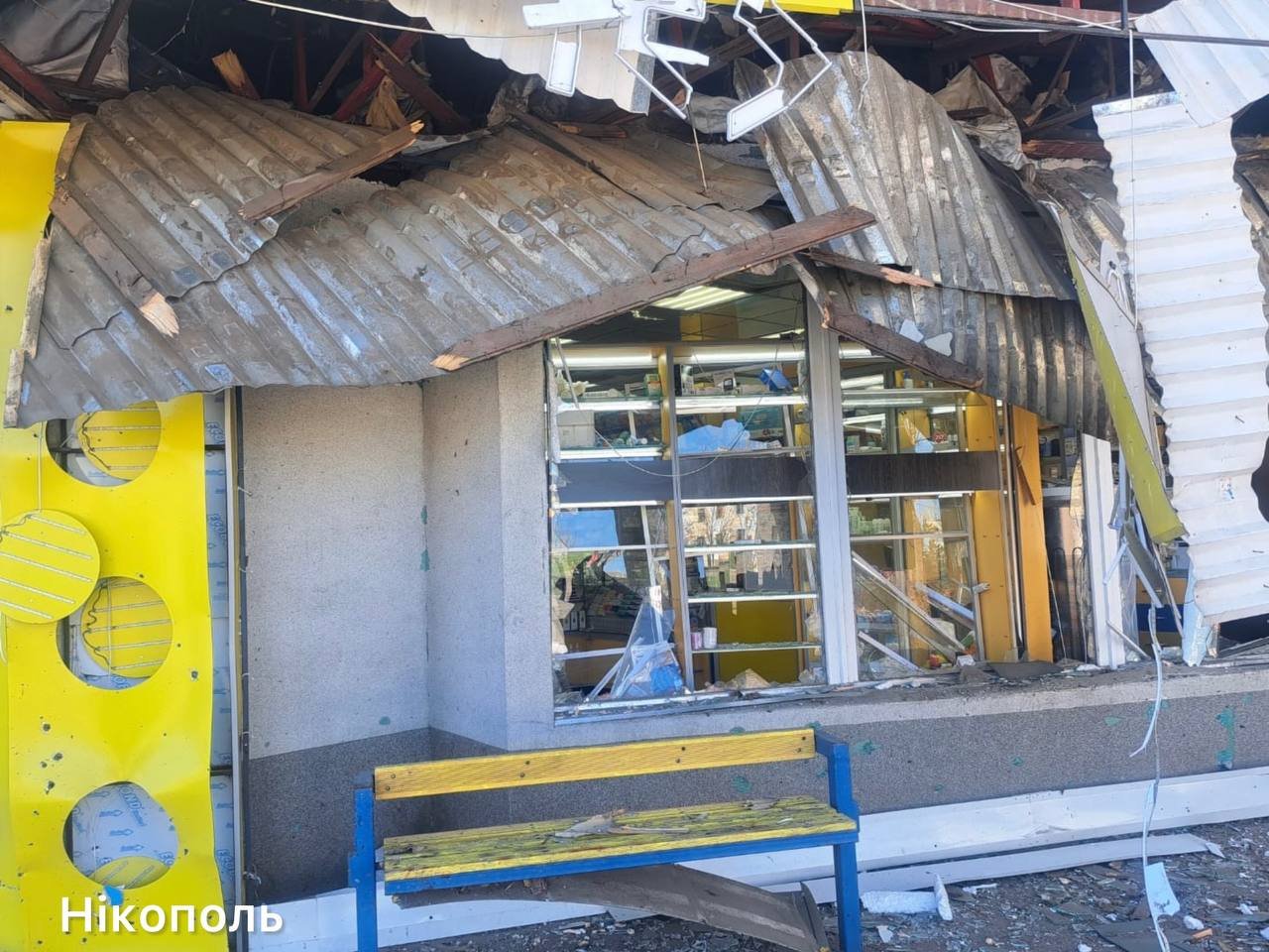 Поврежденное помещение аптеки