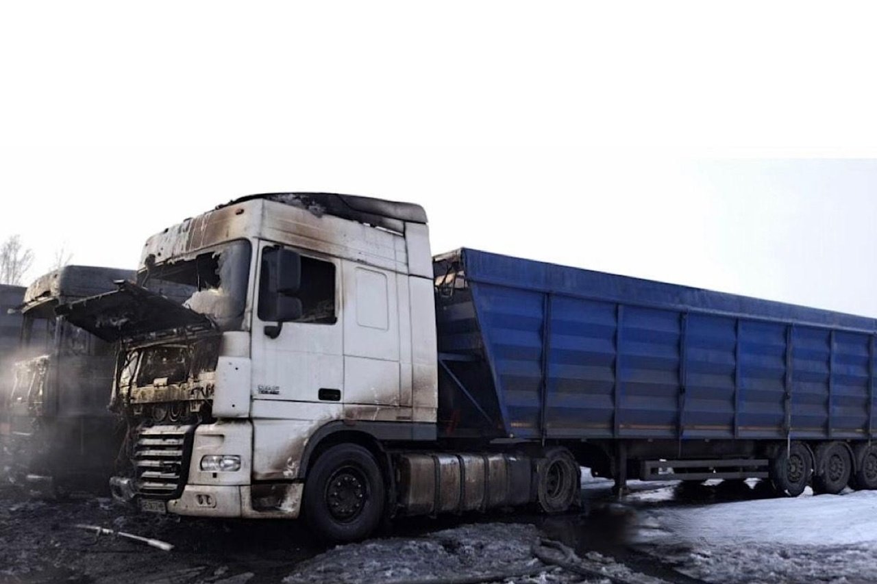 Подожженная фура в Днепре