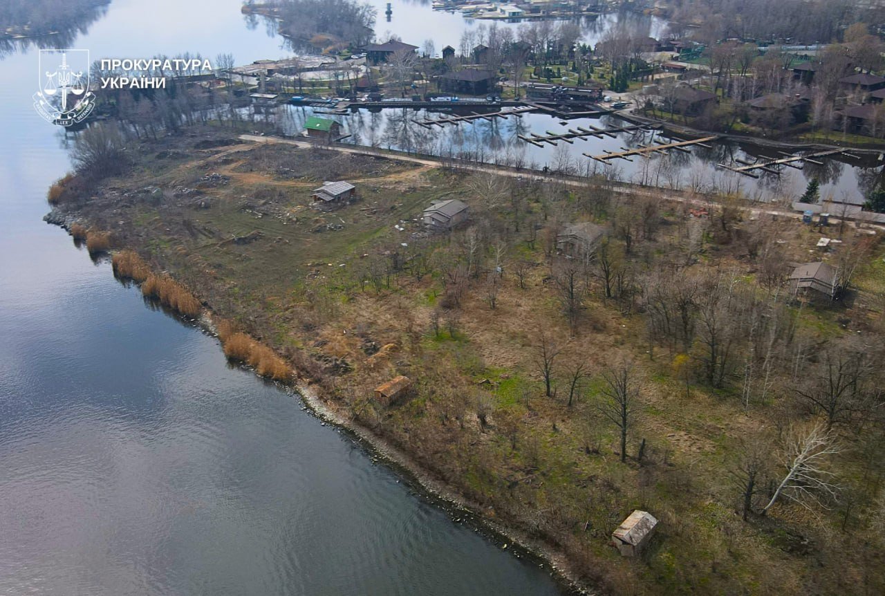 Півостров на Дніпрі