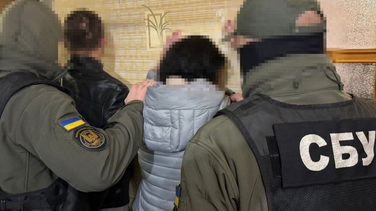 Затримані чоловік та жінка