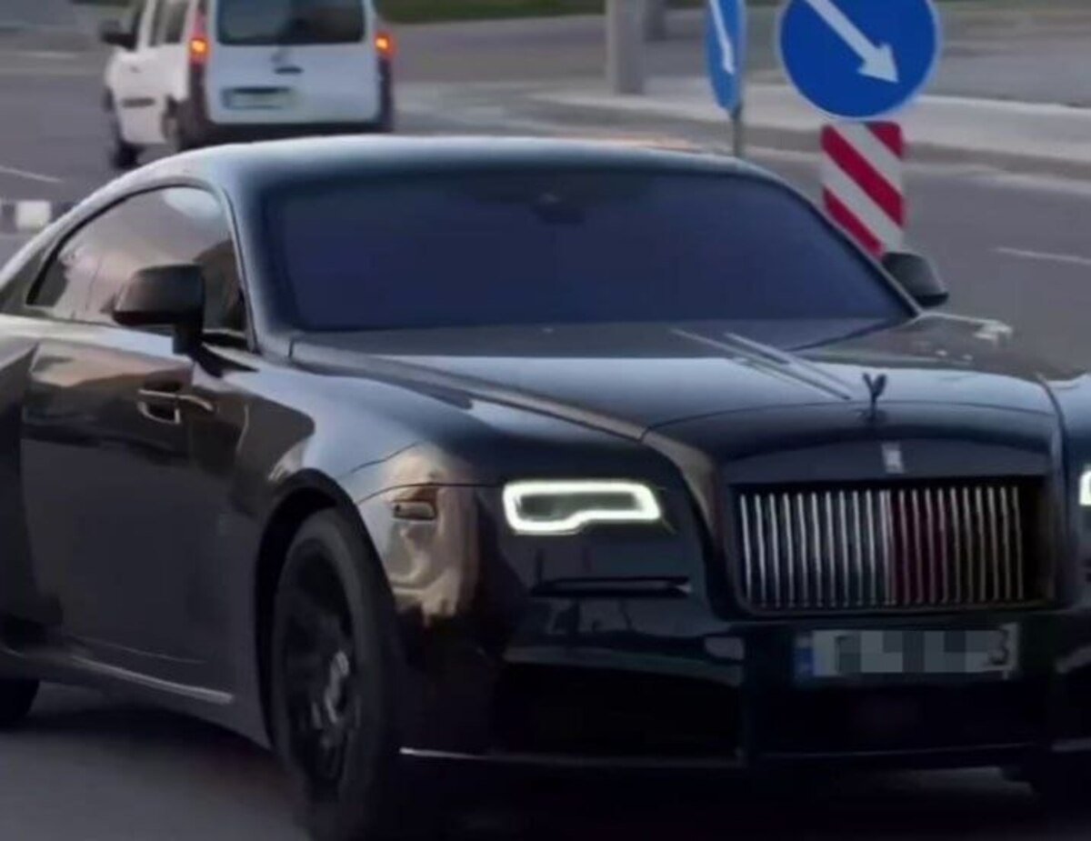 В Днепре заметили редкий Rolls-Royce стоимостью около $400 тысяч