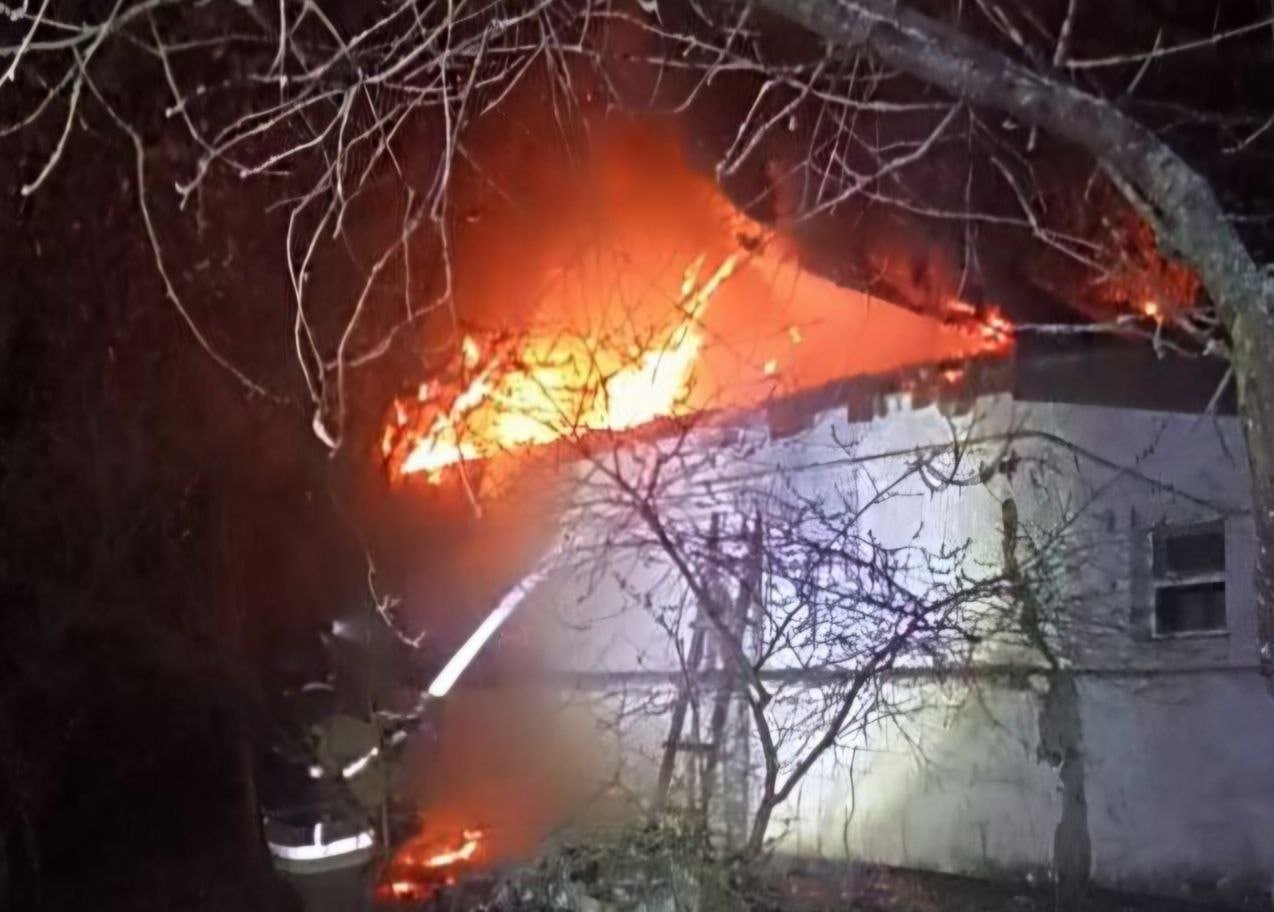 Враг атаковал два района Днепропетровщины: горели дома