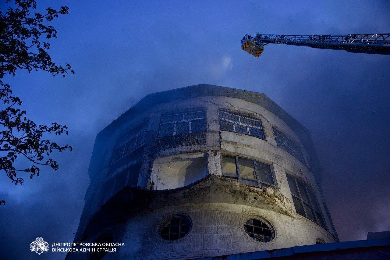 Постраждали троє людей: уточнені дані про атаку на середмістя Дніпра