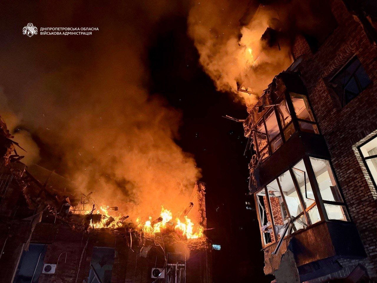 Погибли два человека, 27 пострадали в результате ночной атаки на Днепр